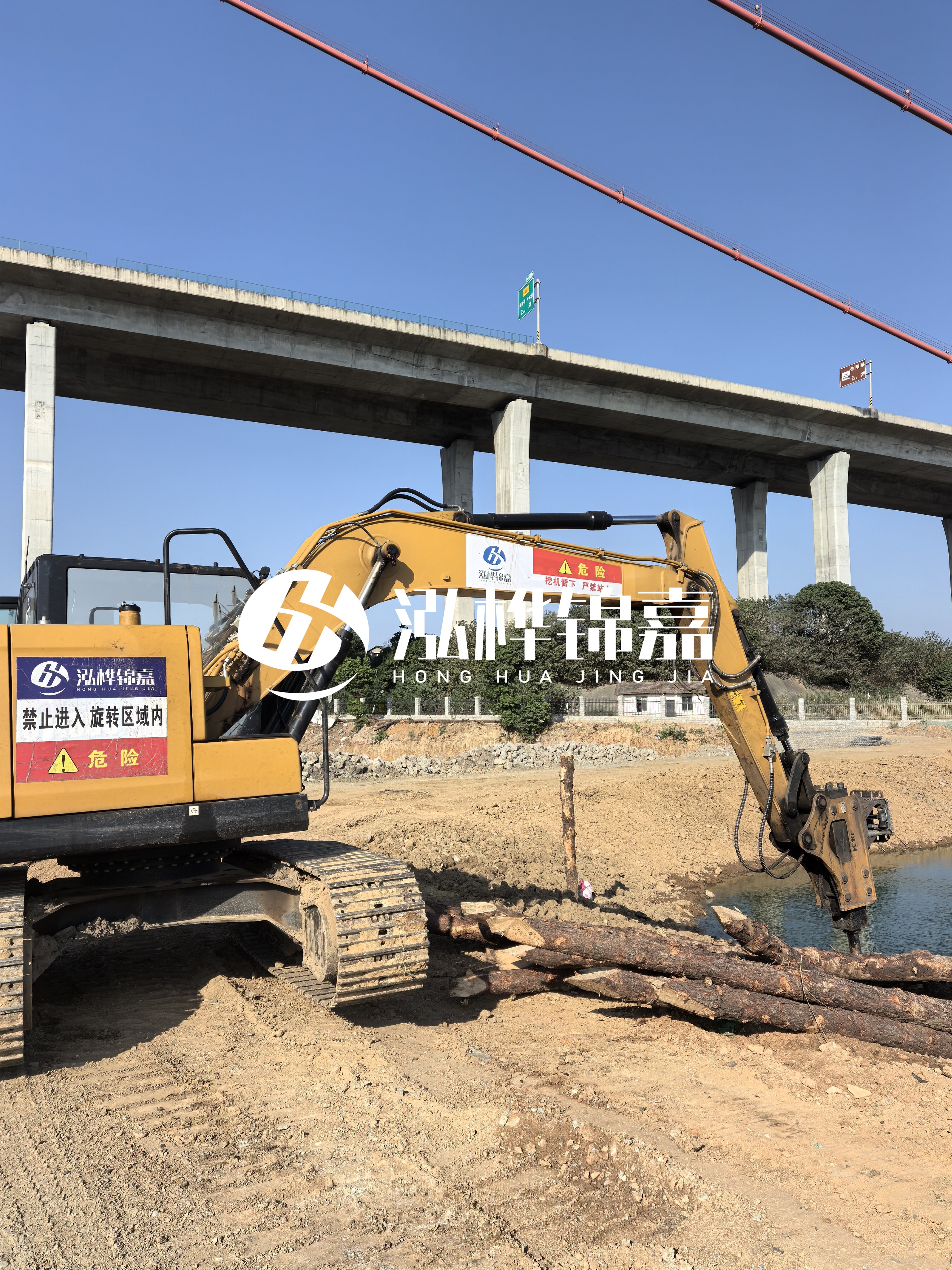 渝北挖機打木樁專業(yè)施工-山區(qū)河道挖機打木樁難度及對策？