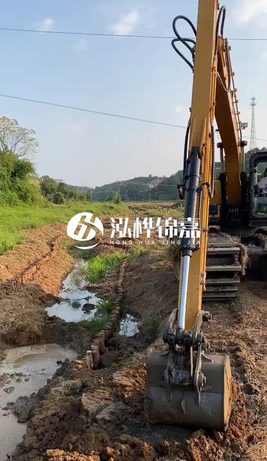 青島河道清淤專業(yè)施工-水挖機(jī)清淤適合哪些河道狀況？