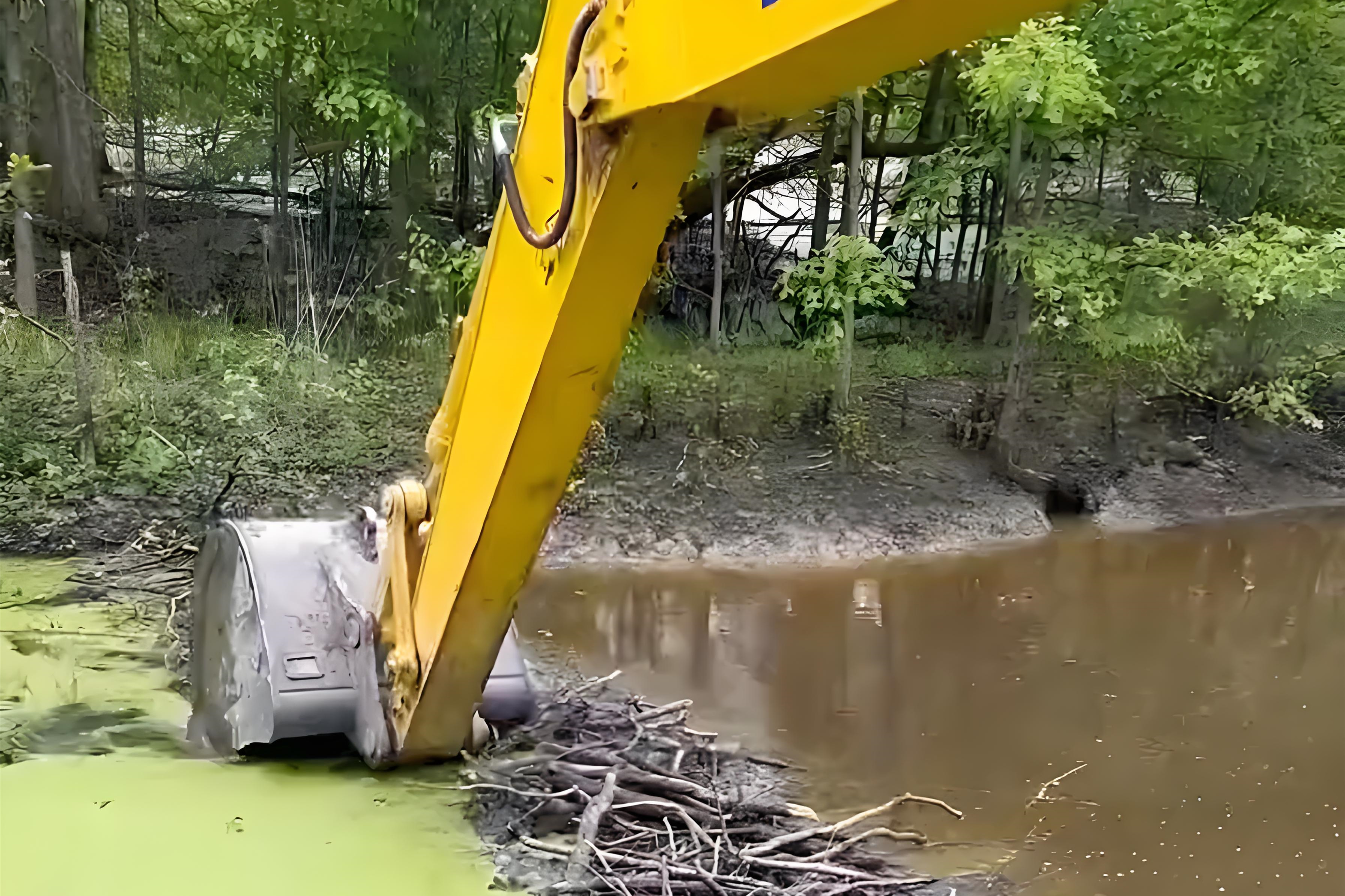 益陽水挖清淤團(tuán)隊(duì)泓樺錦嘉-水塘清淤中遇到大量垃圾如何處理？