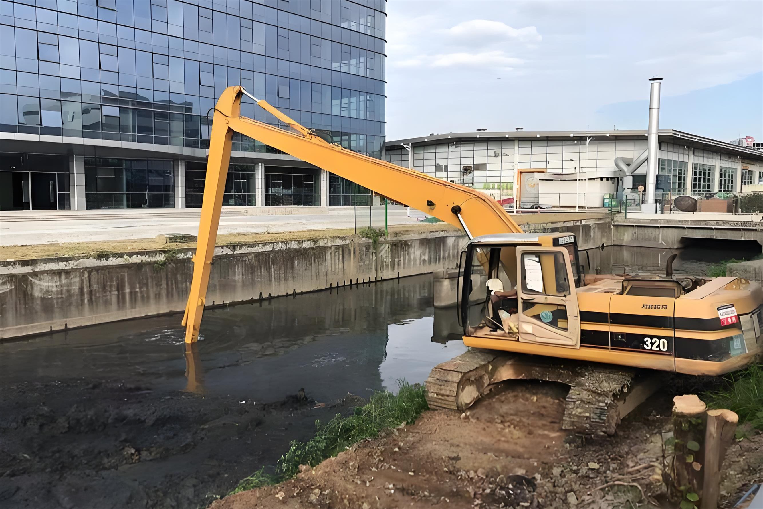 貴州銅仁挖機(jī)清淤施工隊(duì) - 魚塘清淤的費(fèi)用大概需要多少？