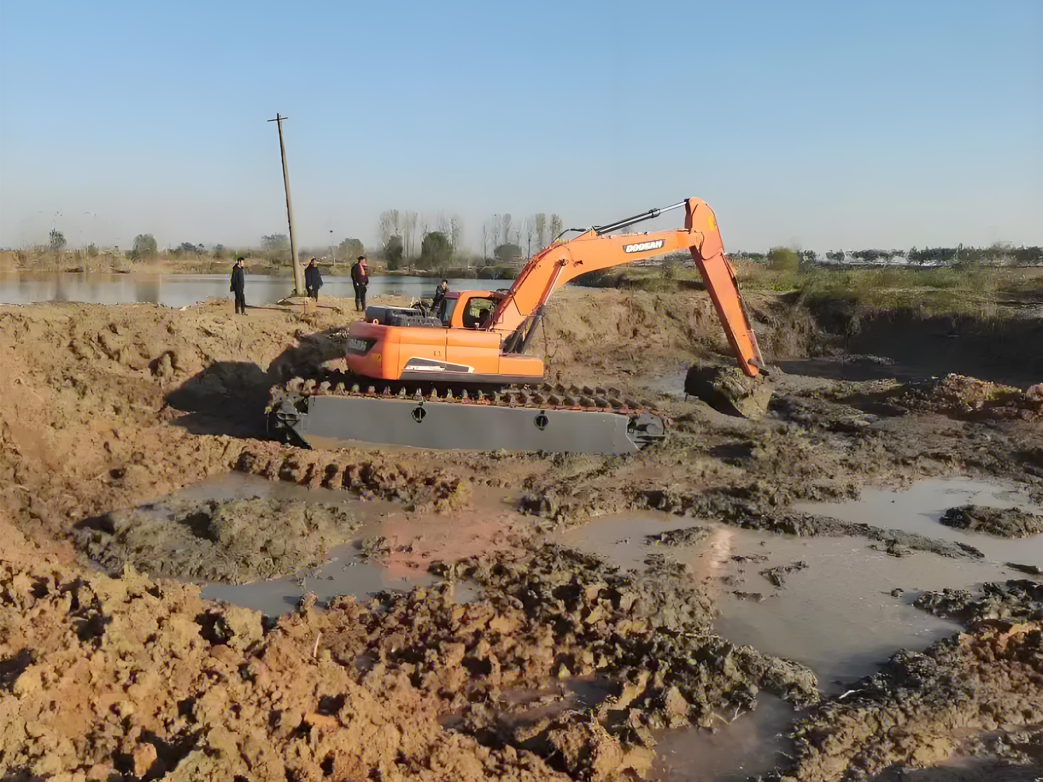 河南洛陽挖機(jī)清淤施工隊-魚塘清淤的人工和機(jī)械哪種更劃算？