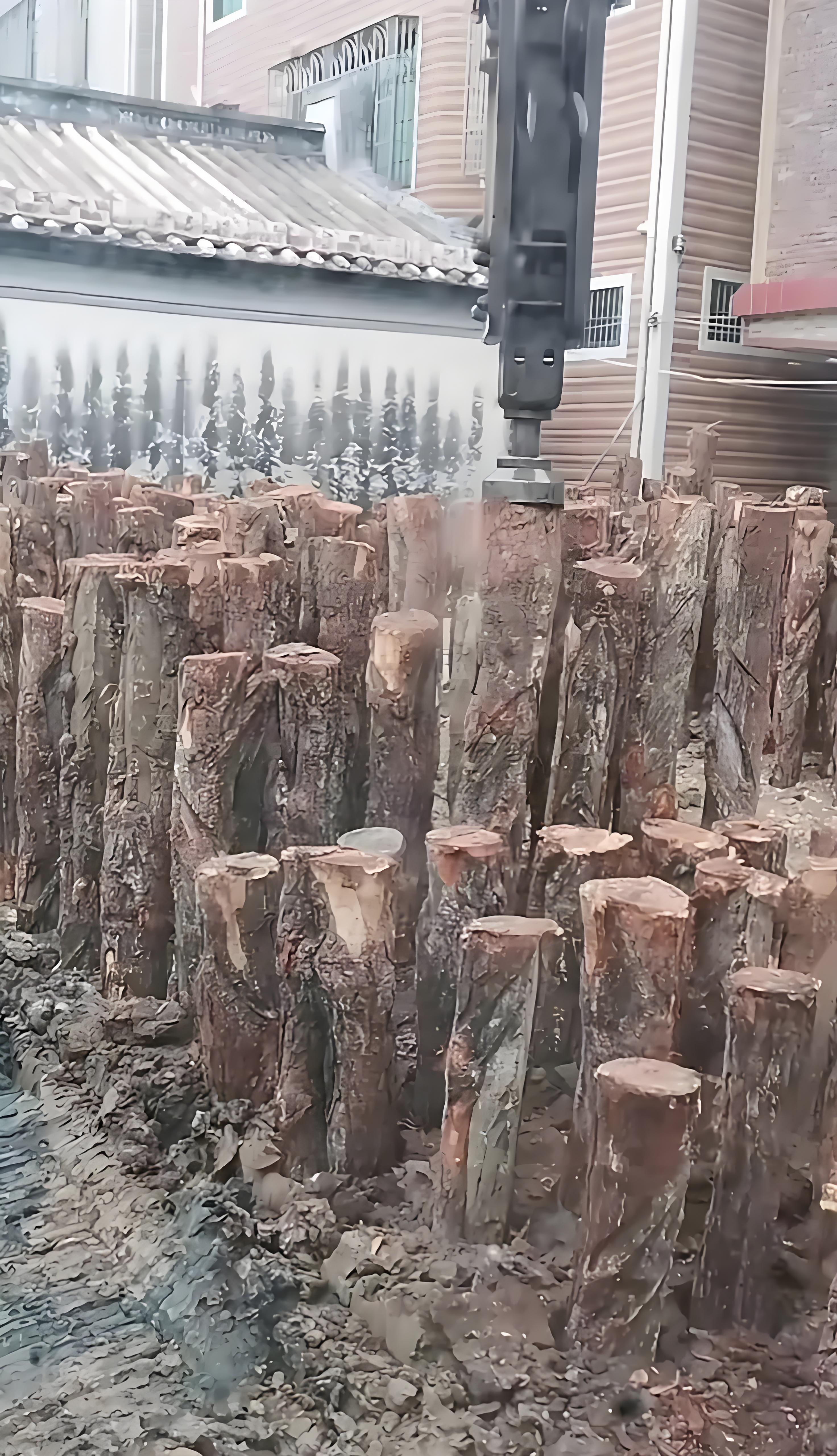 松木樁廠家泓樺錦嘉 - 河道駁岸樁和混凝土駁岸哪個更劃算？